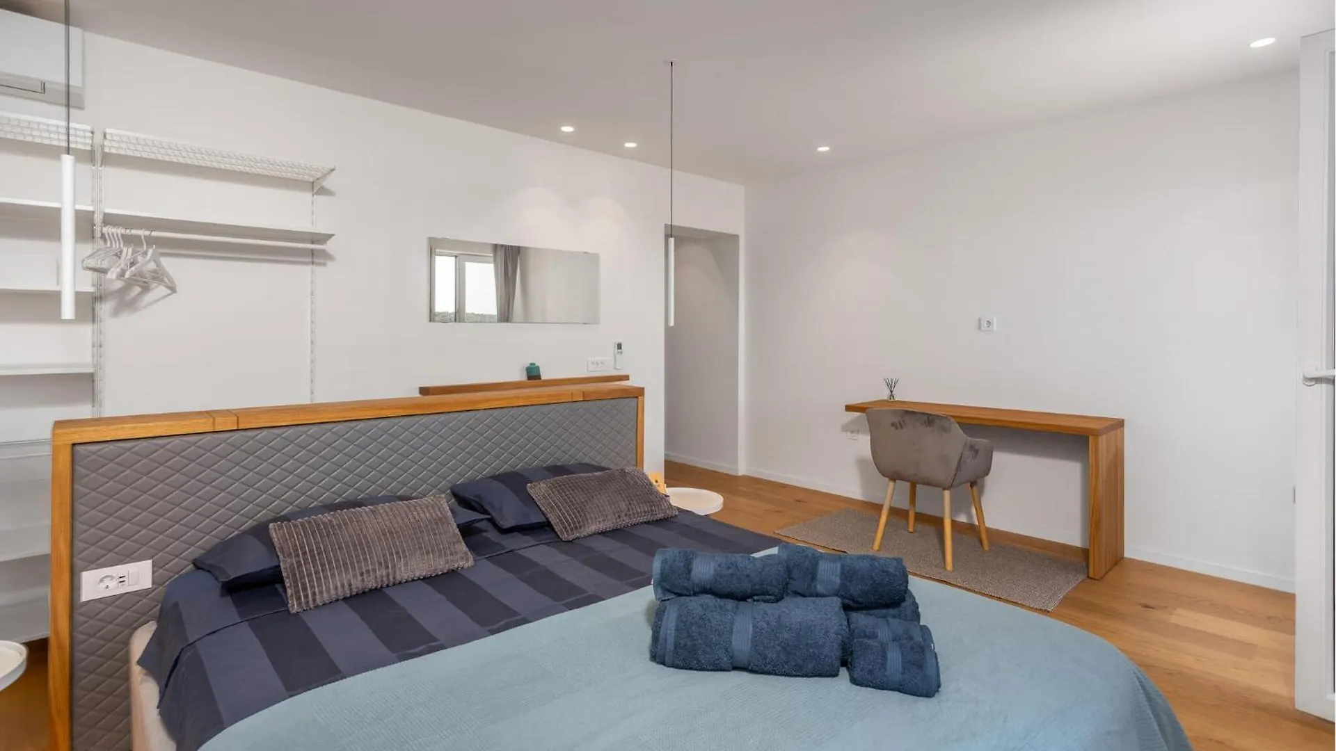 Beautiful Home In Rab With House Sea View Rab Town Сasa de vacaciones